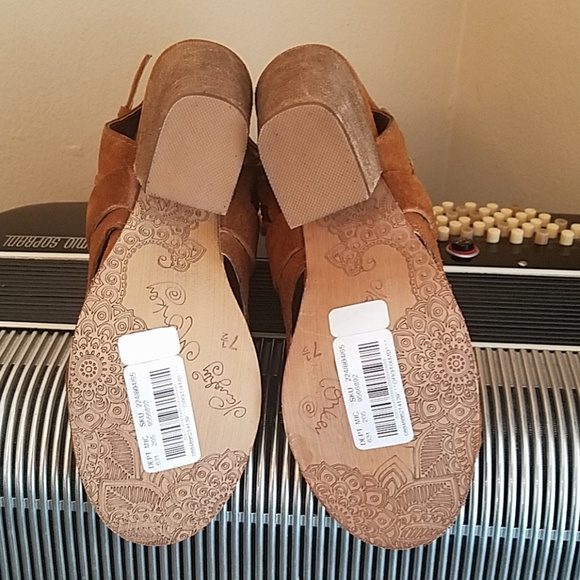 NWT- NAUGHTY MONKEY BRWN SUEDE OPEN TOED BOOTIES - Picture 5 of 7